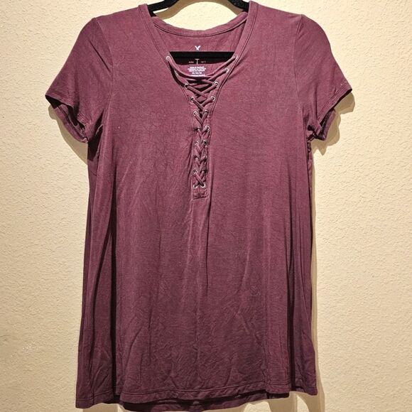 American Eagle Maroon Short Sleeve Lace Front Top Size Medium - Picture 1 of 4